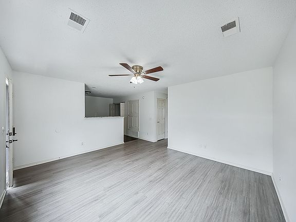 3rd image of 1001 Main St SE #2