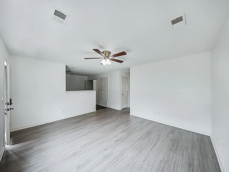 1001 Main St SE #2 — Photo 3