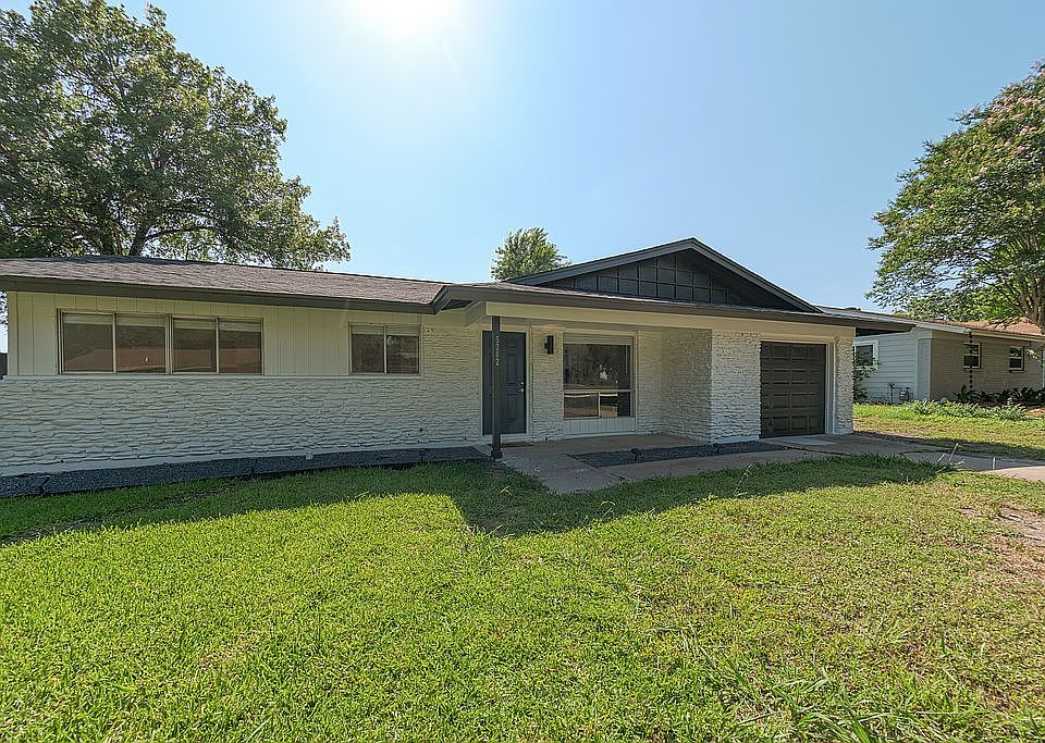 1st image of 5202 Gladstone Dr