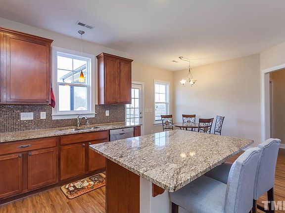 5th image of 833 New Charleston Dr