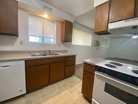 4th image of 13428 E 20th Ave APT 2