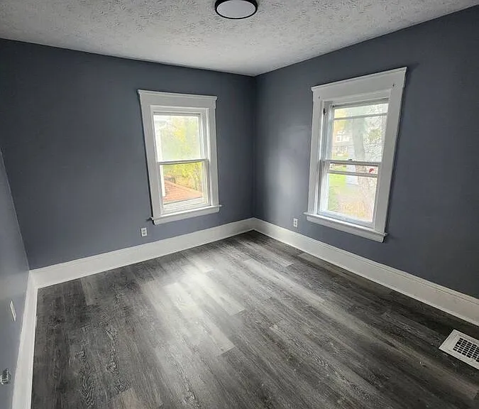 10615 Tacoma Ave — Photo 24