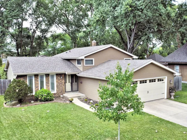 9348 Chestnut Ln, Munster, IN 46321