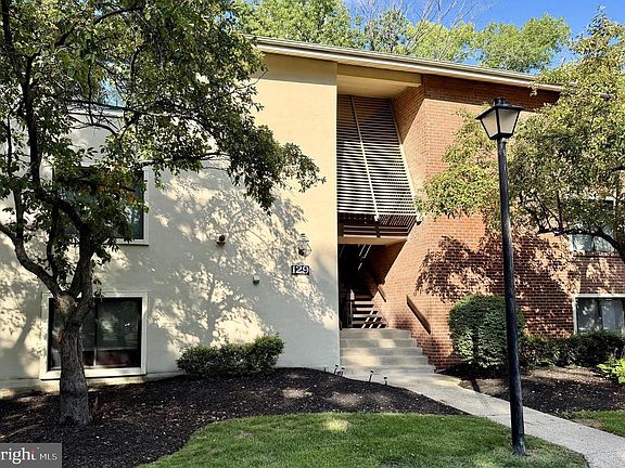 2nd image of 129 Echelon Rd APT 2
