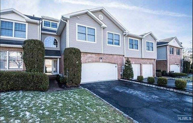 1st image of 18 Waldeck Ct #34