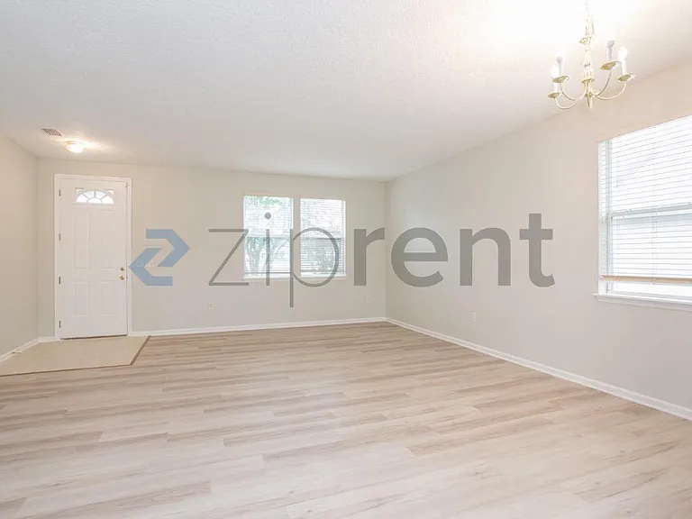 76195 Deerwood Dr — Photo 2