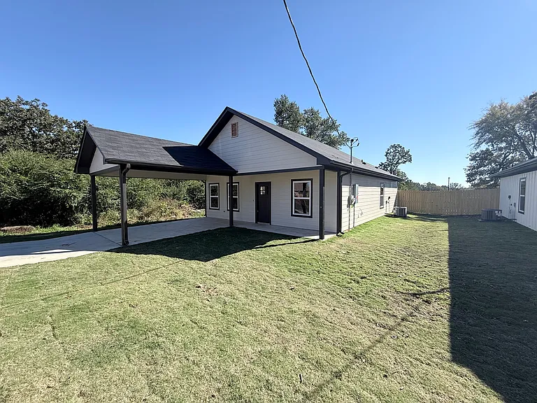 616 Oak St — Photo 5