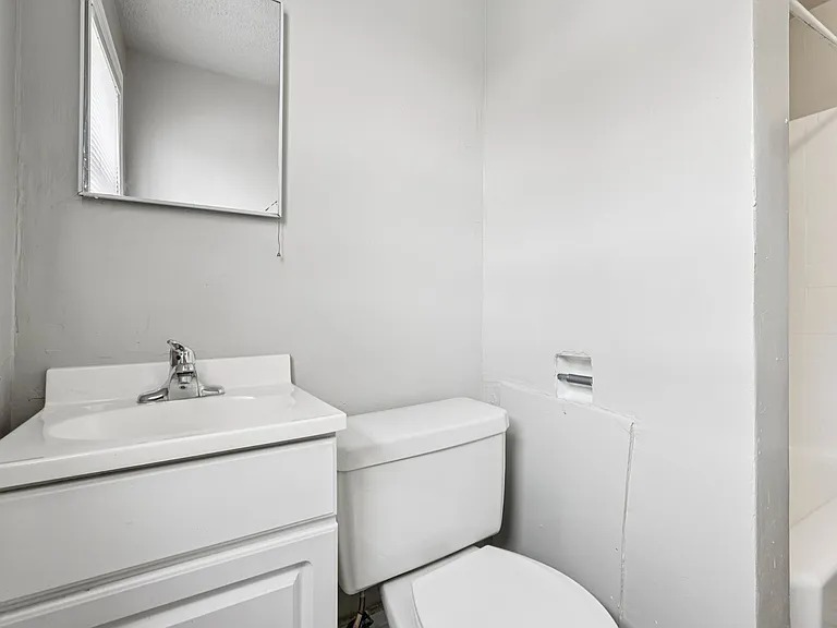 Oaklee Village Apartments — Photo 87