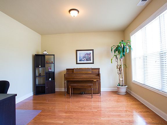 5th image of 460 Pebble Chase Ln