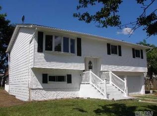 26 Oakley Ave, Massapequa, NY 11758
