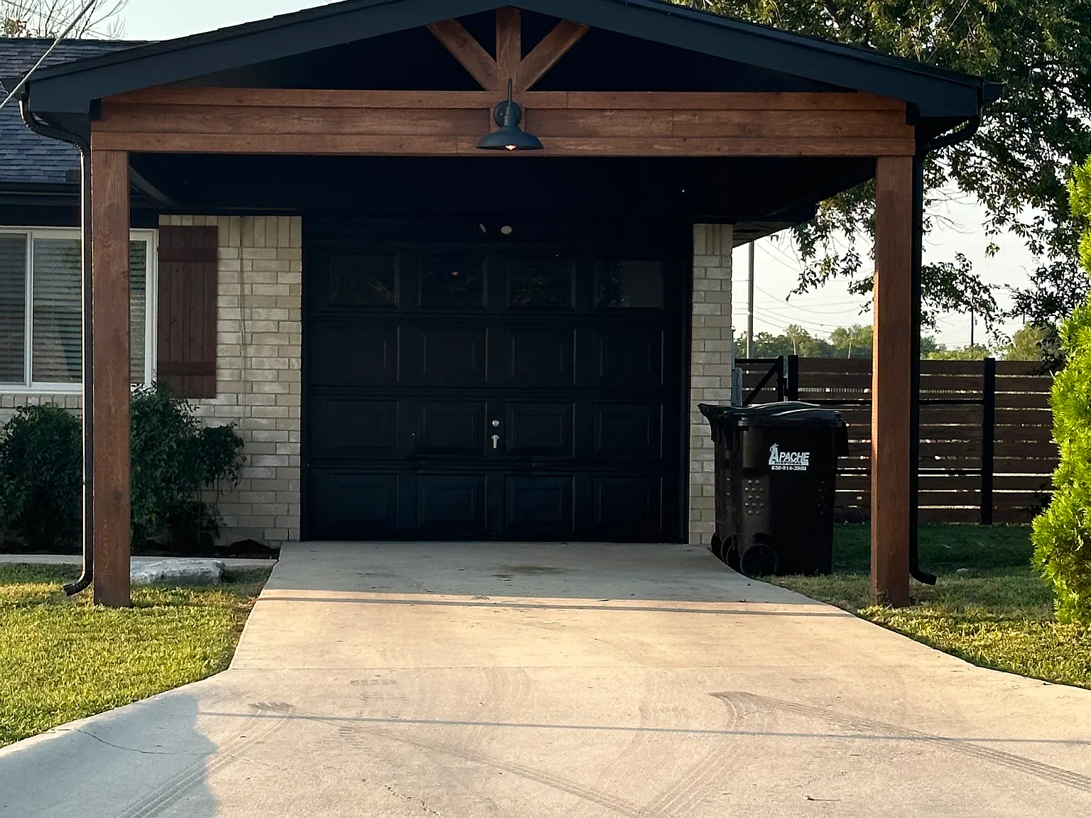 3 bed, 1200 sqft, $1,975 — Photo 2