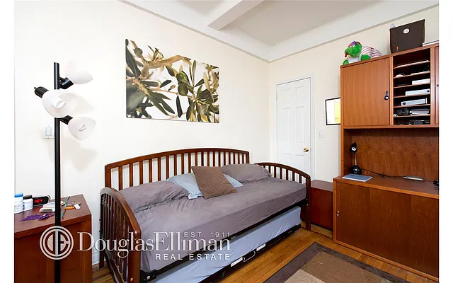 Rented by Douglas Elliman | media 19