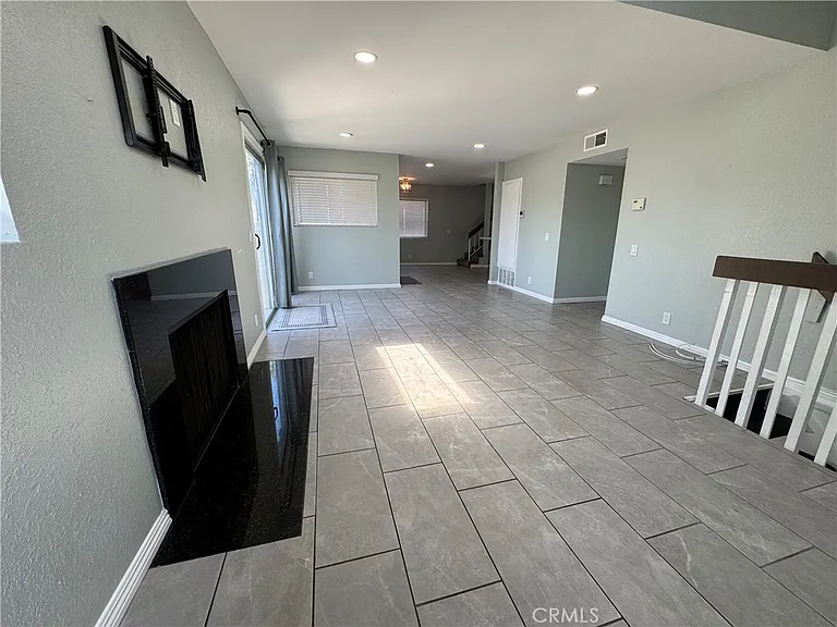 810 W Lambert Rd — Photo 11