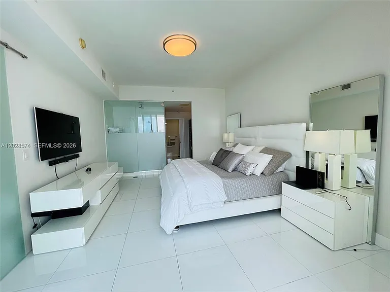 2020 N Bayshore Dr #2008 — Photo 17