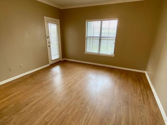 3rd image of 2101 Wood Hill Dr