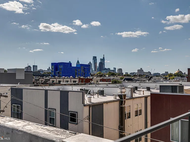 228 W George St #218 — Photo 53