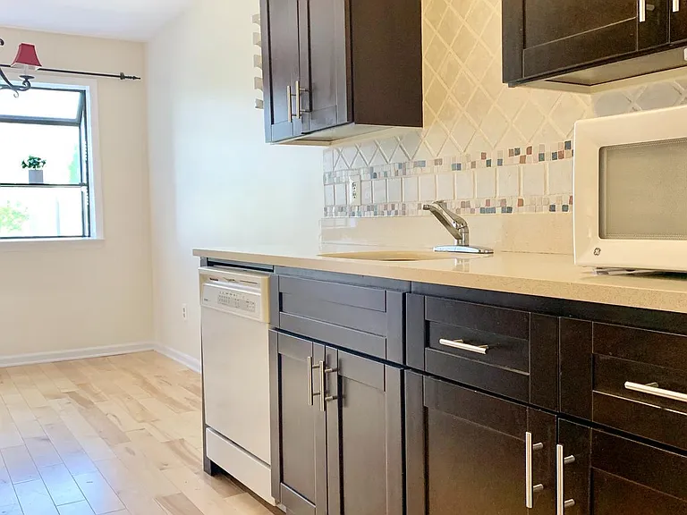 305 Marten Rd — Photo 8
