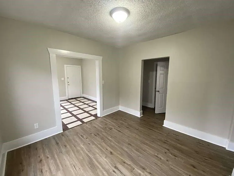 8213 E Erath St — Photo 5