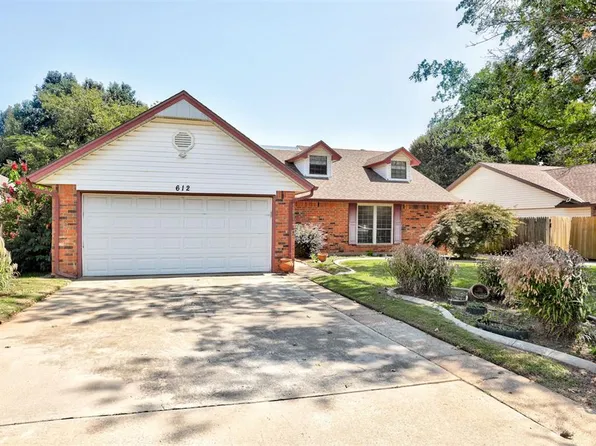 612 S Willowood Dr, Yukon, OK 73099