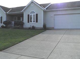 555 Eagles View Dr, Hamilton, OH 45013