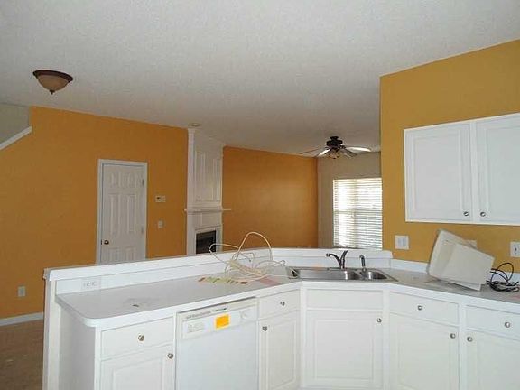 3rd image of 1416 Anona Pl