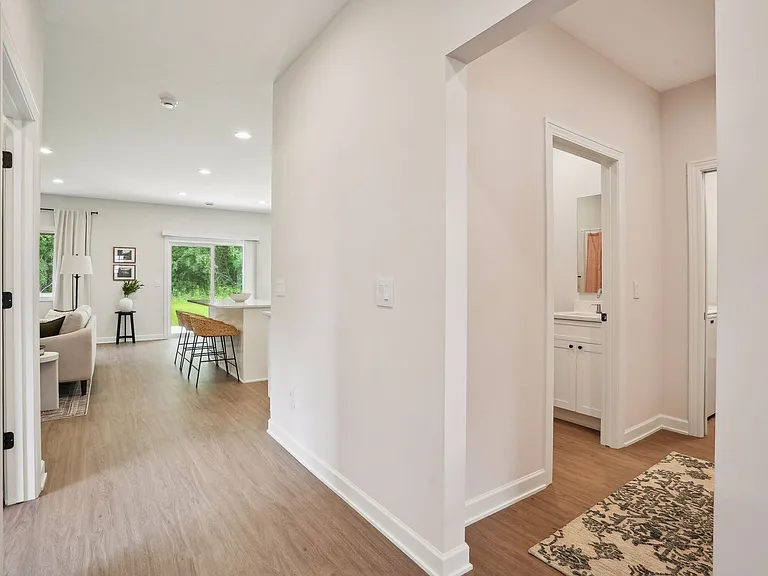 709 S Division St — Photo 15