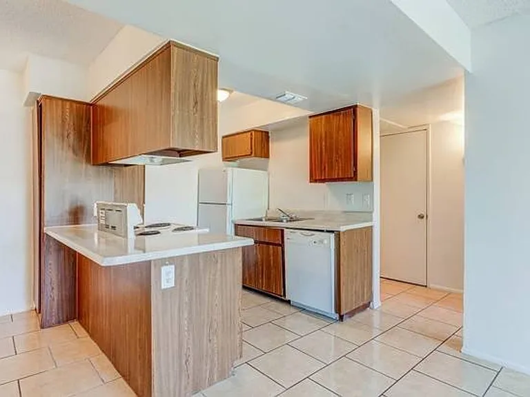 The Falls Apts — Photo 11