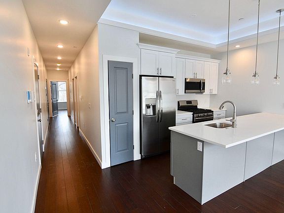 3rd image of 1337 N Franklin St #2F