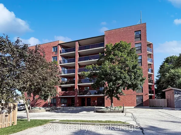 536 11th Ave #604, Hanover, ON N4N 2S4