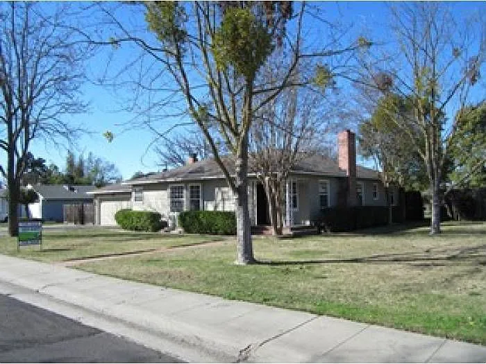 1515 Princeton Ave photo 1