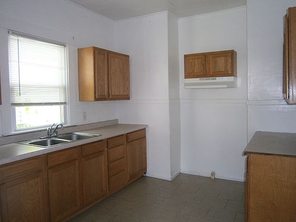 5th image of 210 Illinois Ave