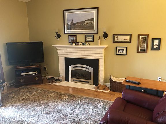 4th image of 51 Walker Ln
