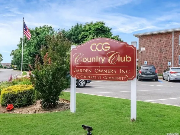 132 Farber Drive #132, West Babylon, NY 11704