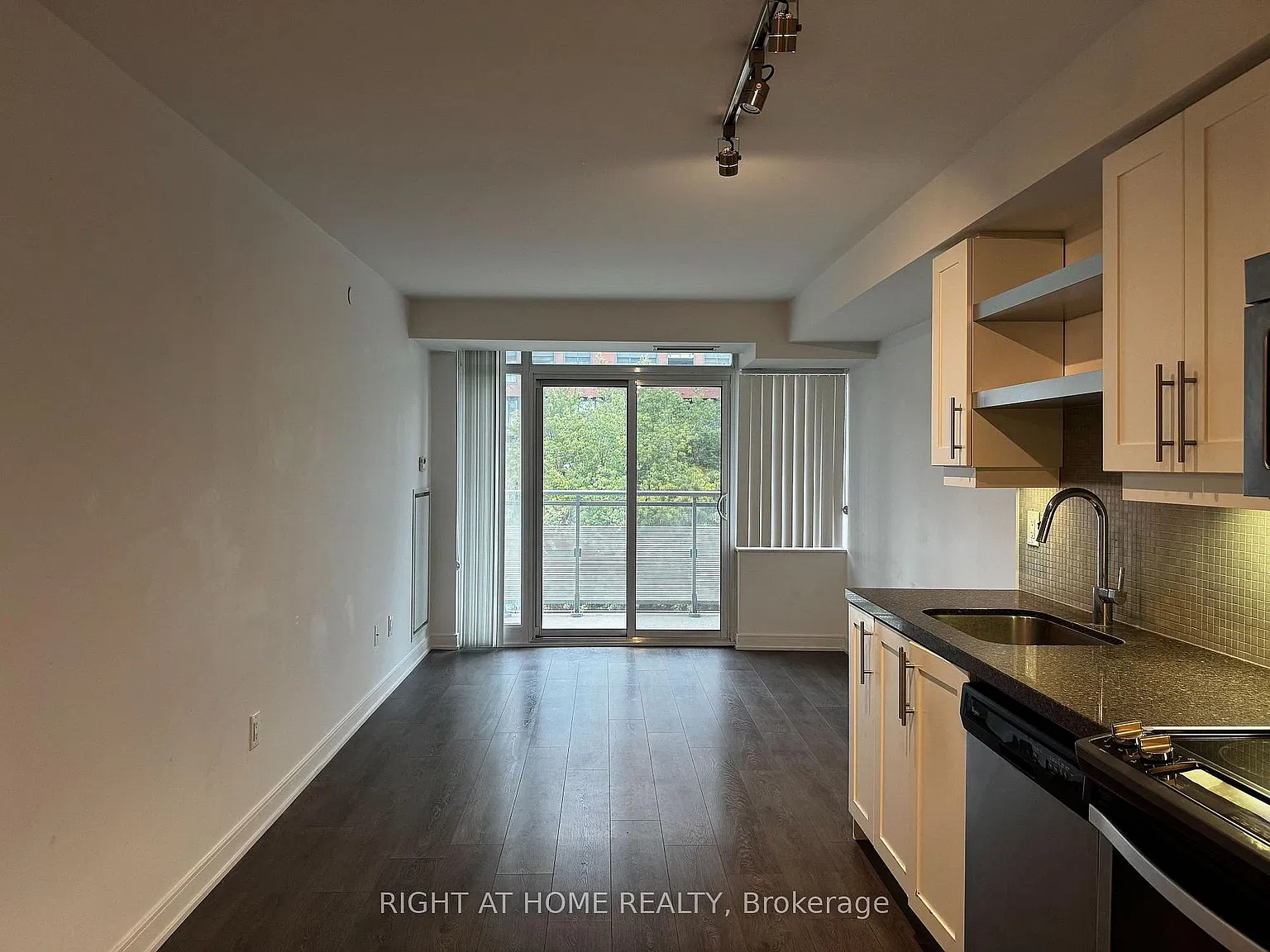 Musee Condos — Photo 3