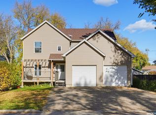 2018 8th St, Rosthern, SK S0K3R0