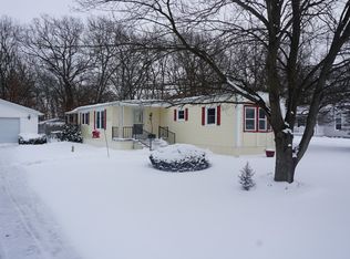 52477 S Point Dr, Mattawan, MI 49071
