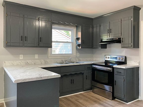 3rd image of 305 Charlotte Ave