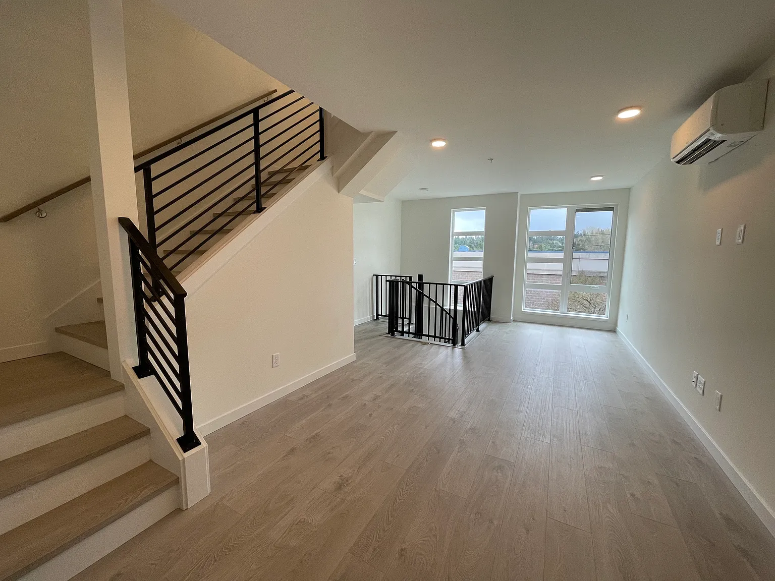 3 bed, 1.5 bath, 1378 sqft, $3,400 — Photo 1