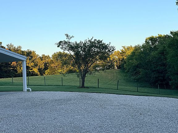 3rd image of 124 Big Cone Ln