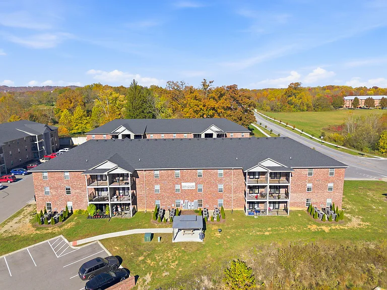 Greenbrier Apartments — Photo 118