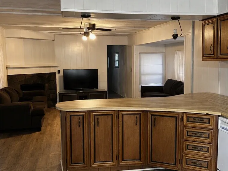 1820 Creekview Dr — Photo 4