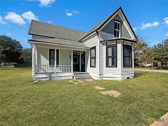 2nd image of 307 N Pecan
