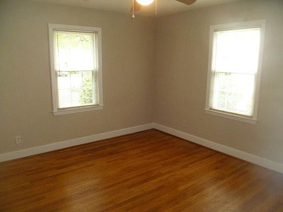 Spacious Bedrooms w/ Natural Lighting/ Fans