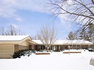 160 Hunters Glen Rd, Wayzata, MN 55391