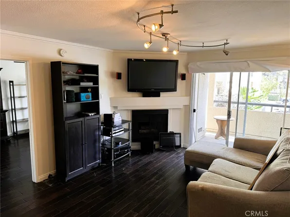21520 Burbank Blvd APT 101, Woodland Hills, CA 91367