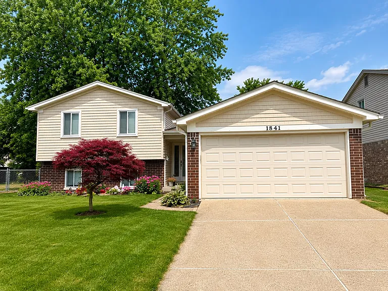 1841 Crimson Dr — Photo 1