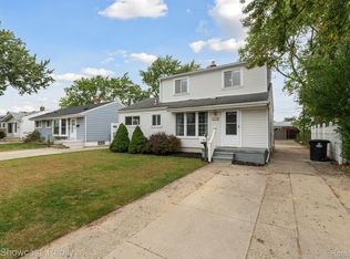 32338 Glen St, Westland, MI 48186