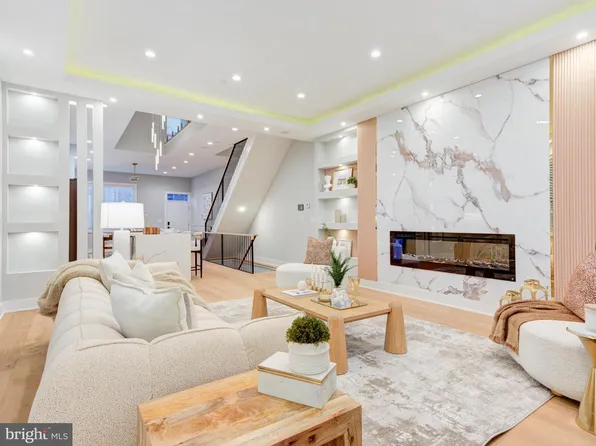 1019 E Palmer St, Philadelphia, PA 19125