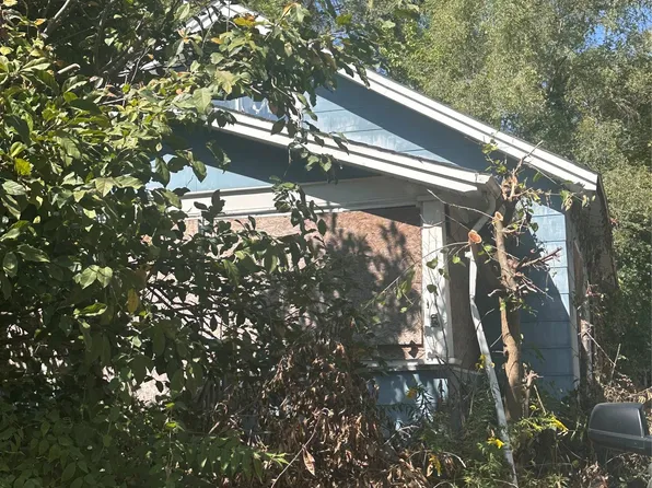 2618 Brown St, Flint, MI 48503