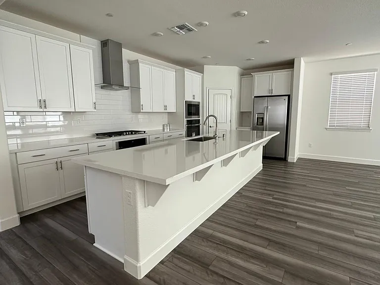 549 Knightsbridge Ct — Photo 7
